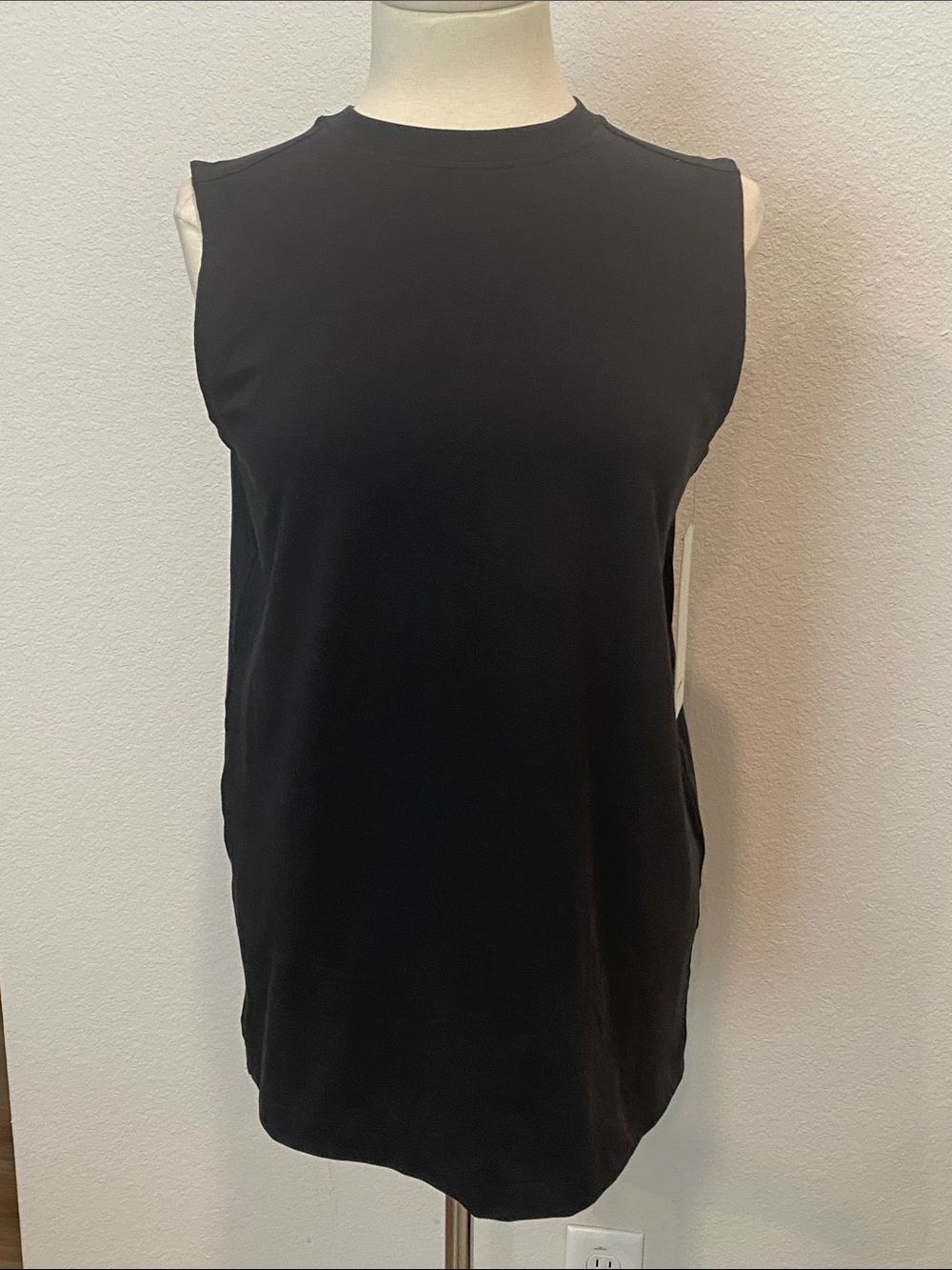 Lululemon Black Sleeveless Women’s Tank Top NWT New